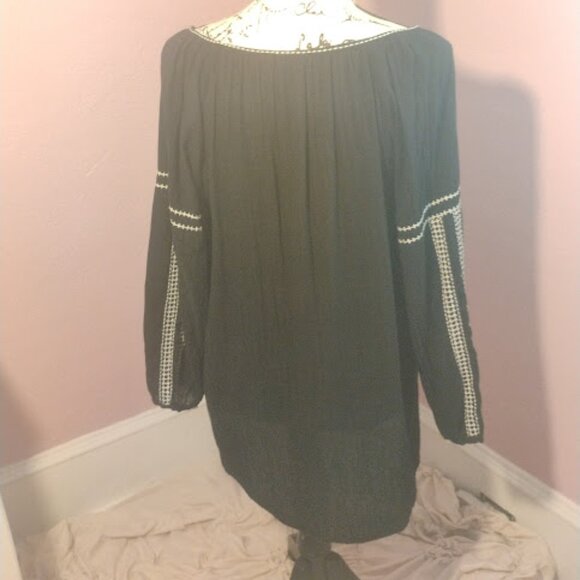 GAP Women's Black Long Sleeve Top with White Trim in size L - Picture 5 of 9